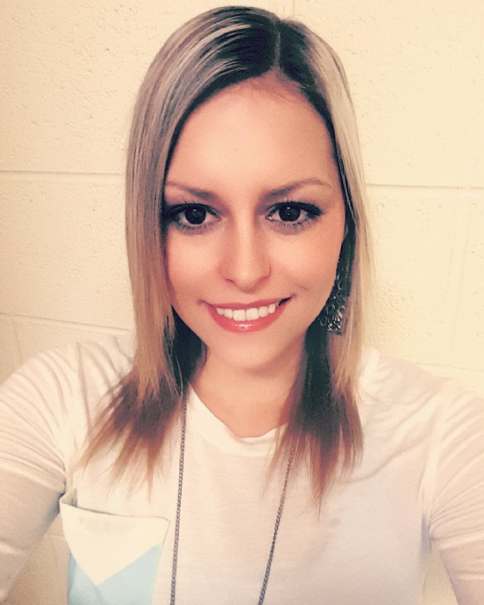 HuntressApril's tweet photo. Instead of #Throwbackthursday  can we #Flopforward to Friday! That's my logic today! Have a blessed one friends :) 😘🎯🏹😉 https://t.co/j9XdNPfEr6