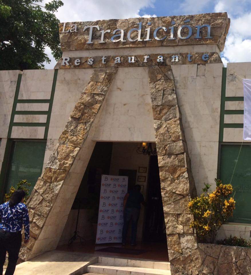 Muchas felicidades al gran <a href="/chefDcm/">David Cetina Medina</a> por un aniversario más de <a href="/LaTradicionMID/">La Tradición</a>. Dignos representantes de la Cocina tradicional yucateca.