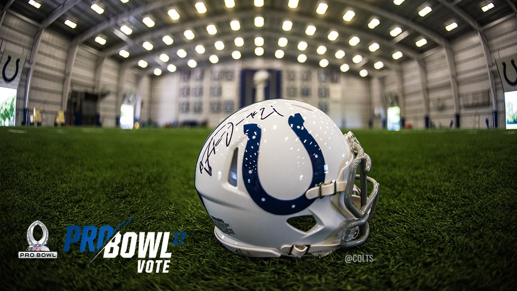 Colts's tweet image. RT to WIN a @vontaedavis autographed mini-helmet! 

#ProBowlVote #VontaeDavis

Rules: indcolts.co/retweet