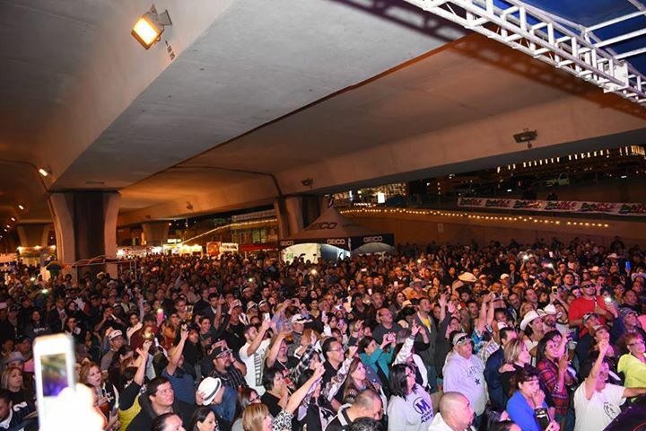 TejanoAwards's tweet photo. Hello #TejanoWorld #TBT #FanFair2016 https://t.co/GzRDByFksm
