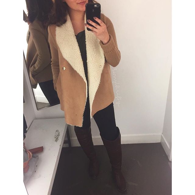 GoodwillMN's tweet image. It's cold out there! Stay warm and cozy with Goodwill finds! 

This great #GoodwillMN find and 📷 by #MN Instagrammer 
@berrythrifty_