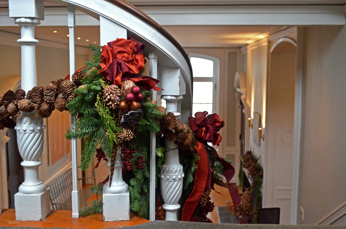 WaveHill's tweet photo. #WaveHillHouse is adorned with boughs of holiday cheer! Make your own wreaths & gifts at a drop-in workshop: https://t.co/e6tED5OJzh https://t.co/4y99ZiVc9i
