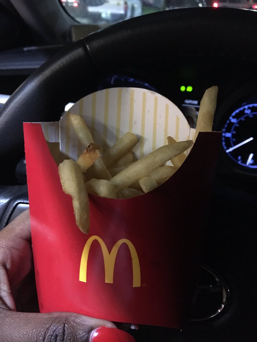 dani_dulcio's tweet photo. @McDonalds so this is what we consider medium fries????? 😡 so pissed that your employee thought this was acceptable. I NEED ANSWERS https://t.co/2CdvgxwaRH