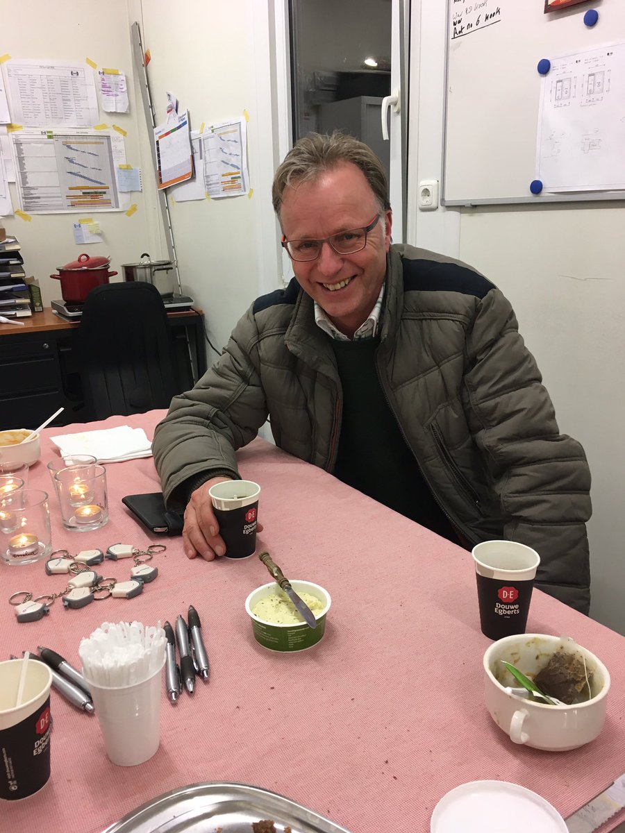 Collega Bertho serveert heerlijke 'soep in de keet' voor onze huurders en omwonenden rondom renovatieproject in Lent @wocomooiland