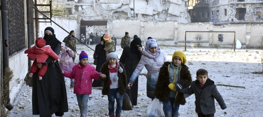 A3Noticias's tweet photo. Hay 500 niños en Alepo que necesitan ser evacuados urgentemente, según la ONU https://t.co/lFLCwvpwKh https://t.co/9TbJTVzrZf