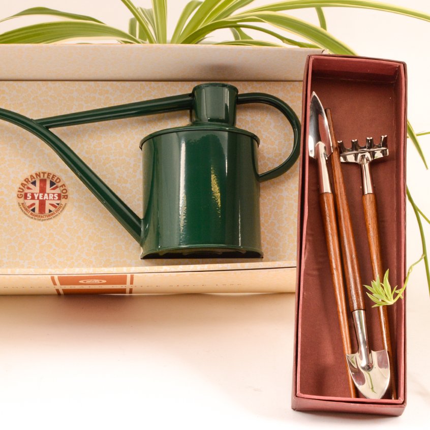 HawsWateringCan's tweet photo. We are giving away free 'Indoor Tool Set' worth £14.99, whenever you buy a Haws Gift Set. A little Christmas gift from Haws. https://t.co/PUhHOiK0mM