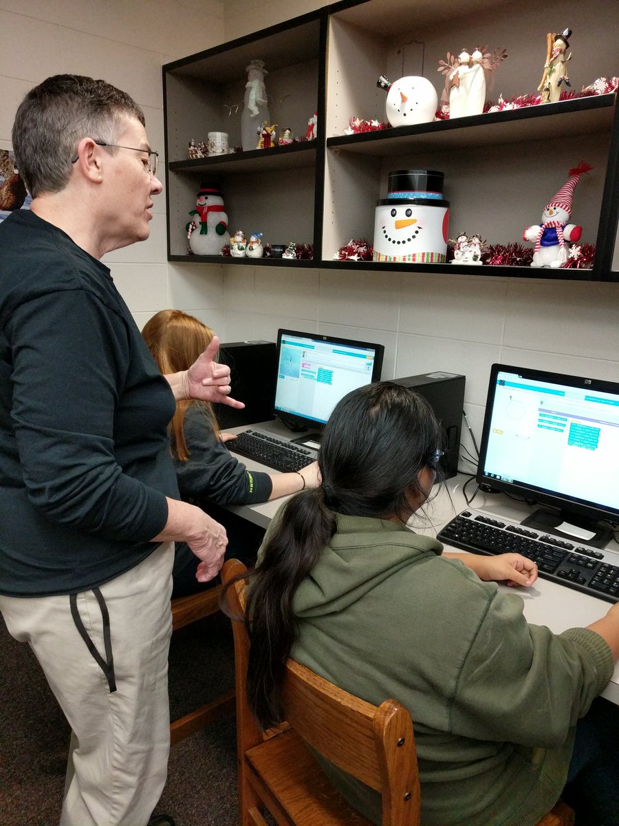 ISUOBrienExt's tweet image. #codeiowa #HourofCode @NWIowaSTEM @O&apos;Brien HS coding for the 1st time.