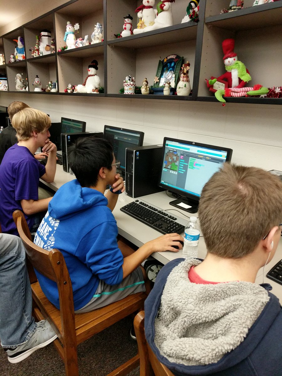 ISUOBrienExt's tweet image. #codeiowa #HourofCode @NWIowaSTEM @O&apos;Brien HS coding for the 1st time.