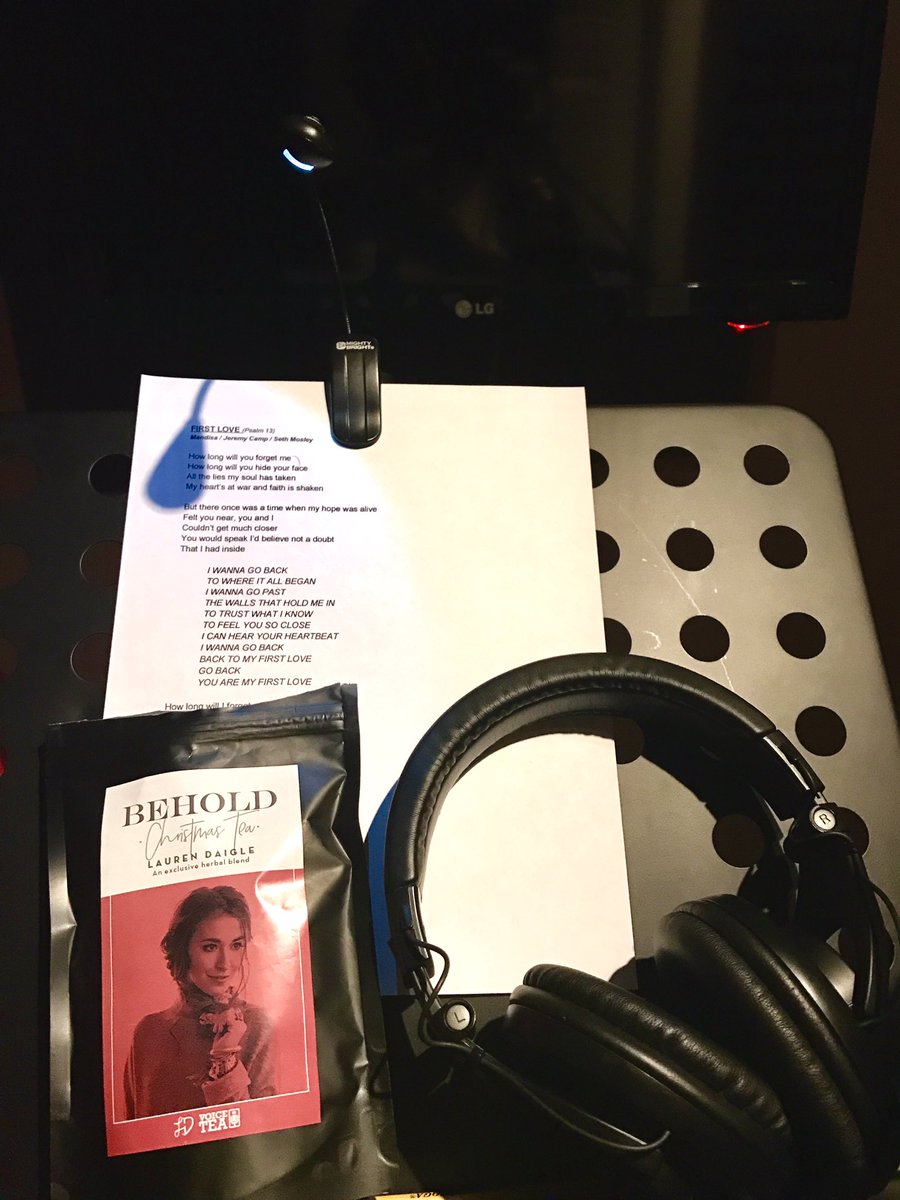 mandisaofficial's tweet photo. Recording the song I wrote with @JeremyCamp &amp; @FullCircleMusic drinking my @Lauren_Daigle #VoiceTea! #FirstLove https://t.co/SiQ2Alz8hT