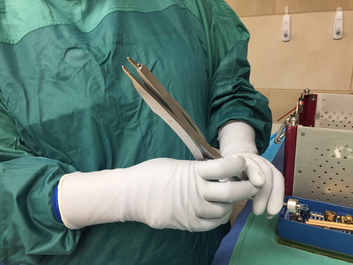 MottChildren's tweet photo. Dr. Li uses a special expansion pliers to gently lengthen the #VEPTR rod. #AbbeesArmee https://t.co/bDM7lpAB9x
