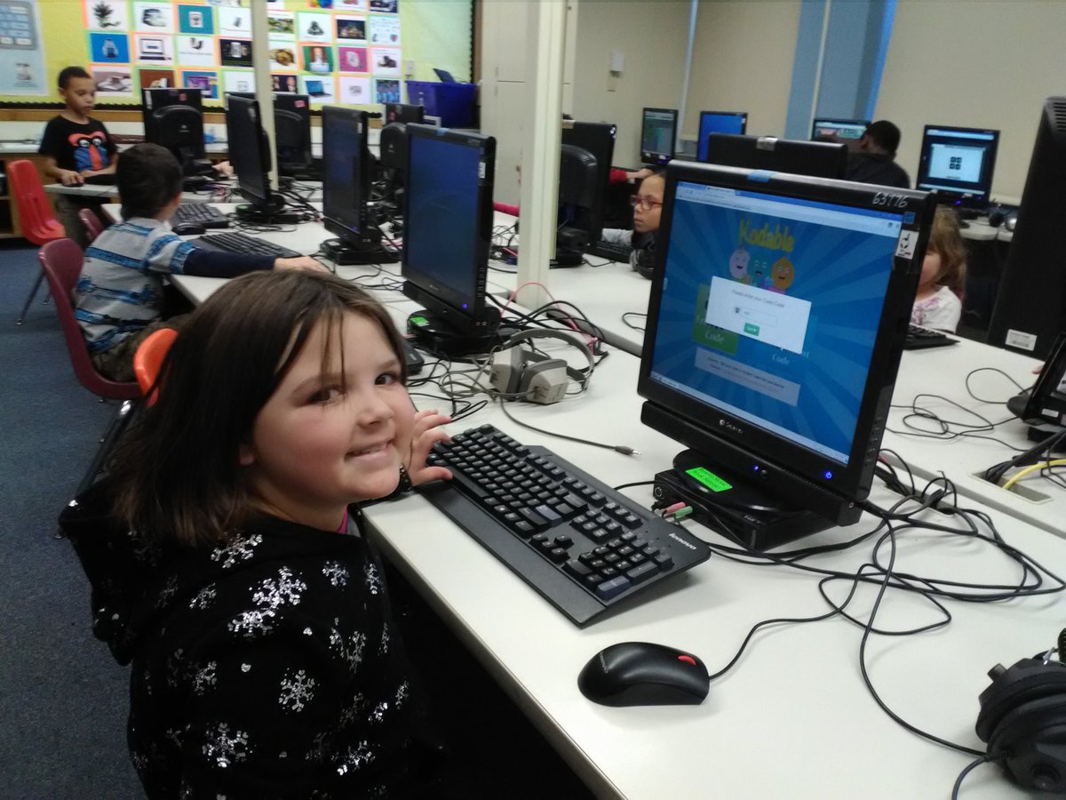 BlvdTech's tweet image. Second graders in Ms. Nickens&apos; class used Kodable to learn about coding during Computer Science Education Week @WestBlvdElem