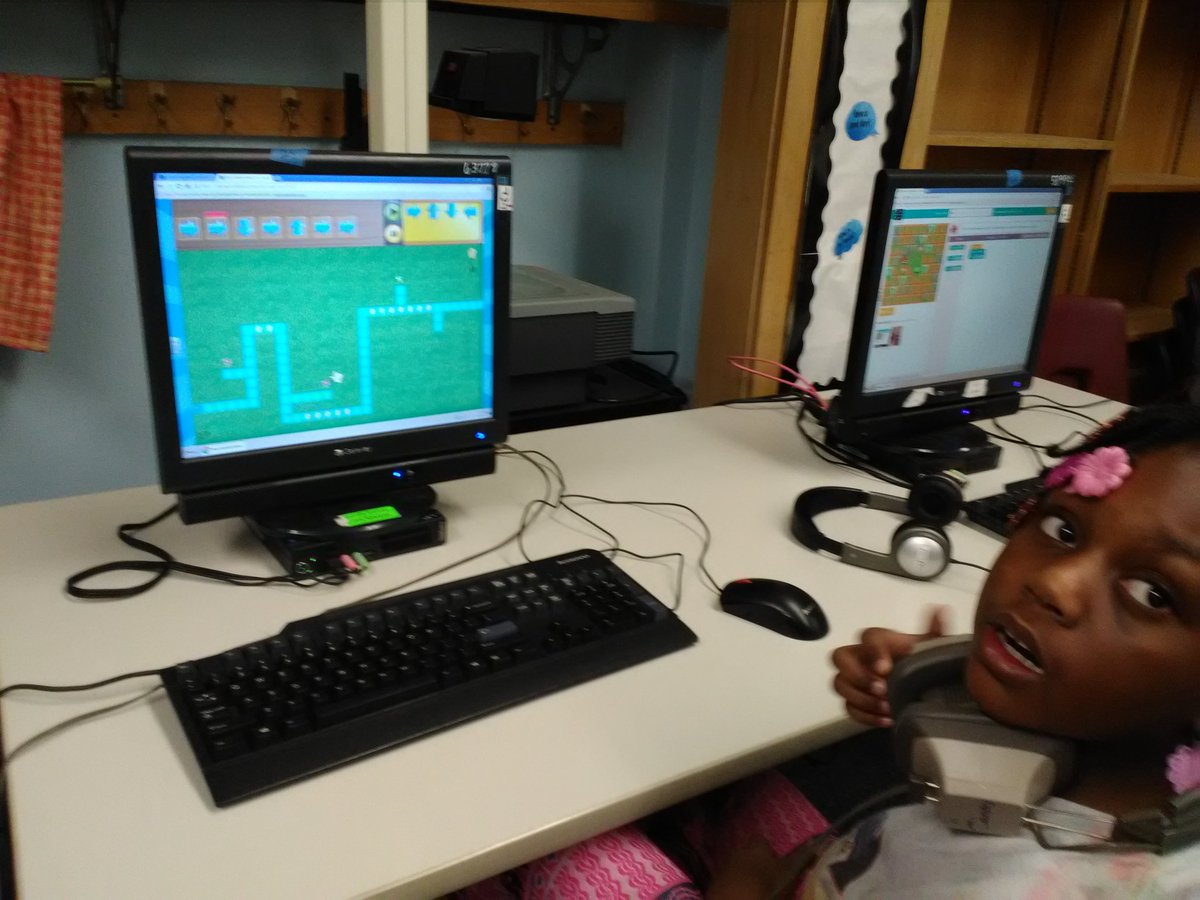 BlvdTech's tweet image. Second graders in Ms. Nickens&apos; class used Kodable to learn about coding during Computer Science Education Week @WestBlvdElem