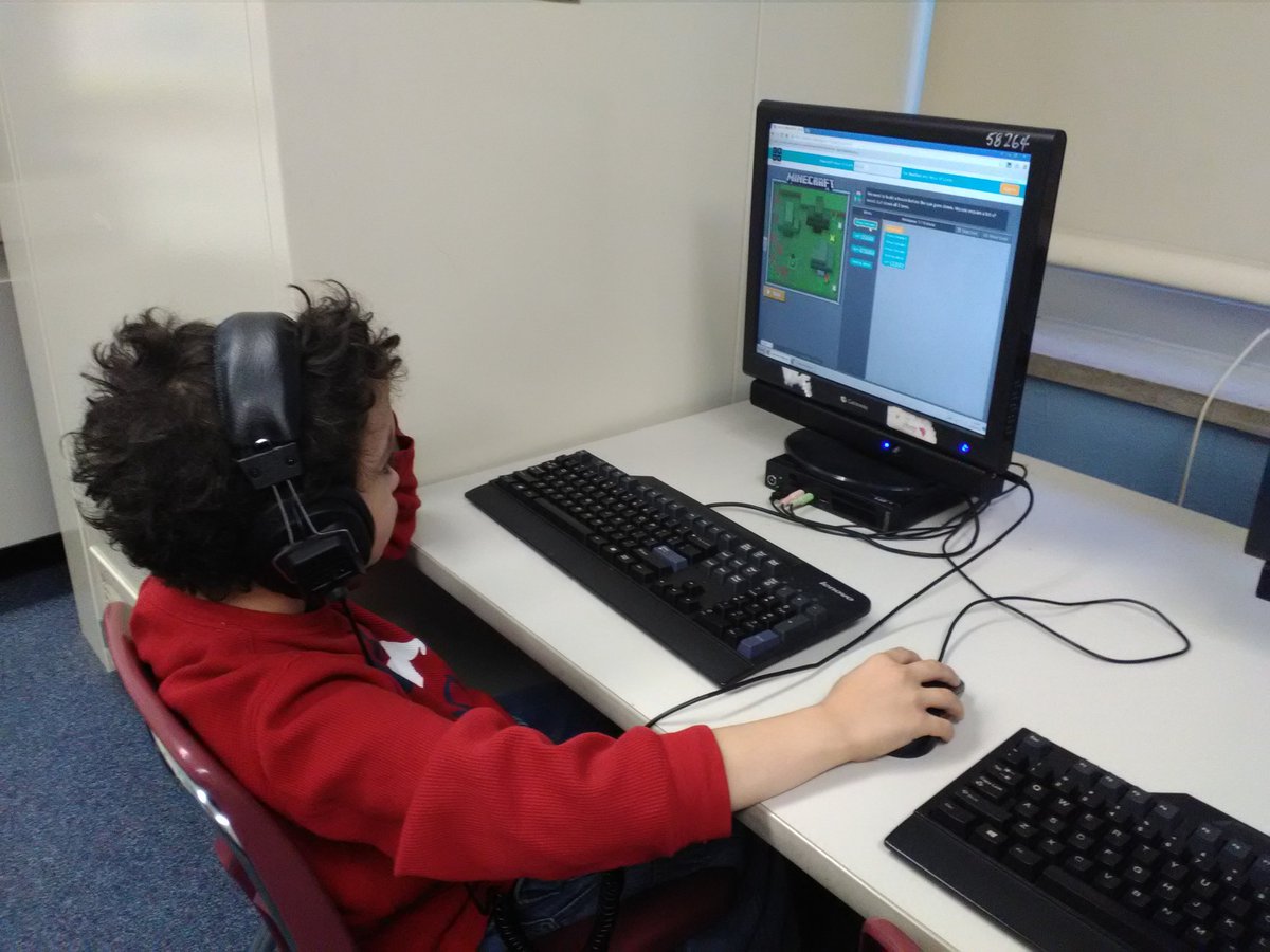 BlvdTech's tweet image. Second graders in Ms. Nickens&apos; class used Kodable to learn about coding during Computer Science Education Week @WestBlvdElem