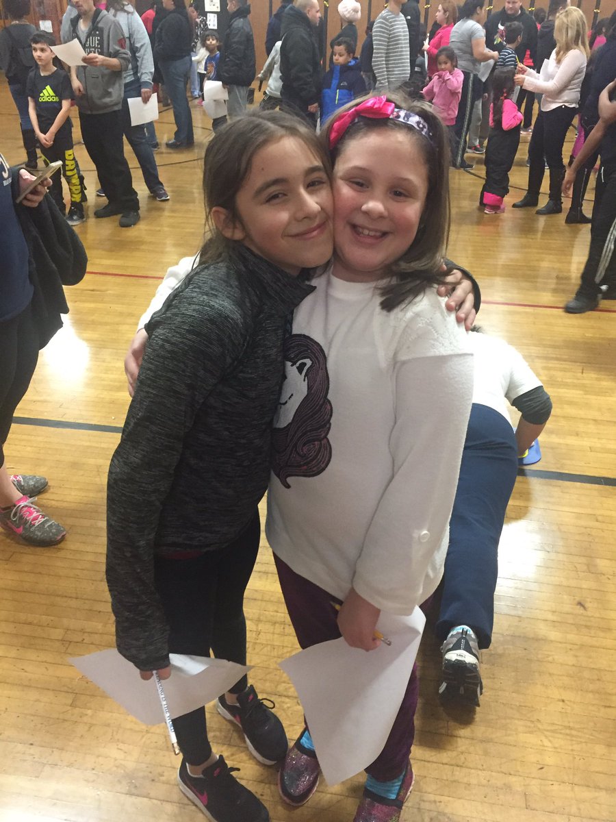 Ms_Bazz's tweet photo. More fun during @PanthersD100 Partner Challenge! #teampershing #beanbagfun #hoolahoops @gaugust3 @nursecv3 https://t.co/V5qp40d76e