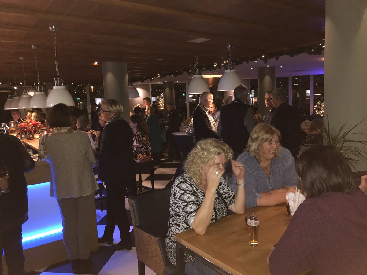 leovdzon's tweet photo. Begin december, tijd van de vrijwilligersprijzen en -feesten. Ook @welzijnteylinge (-feest dan) met drukke zalen bij #graafjan #Sassembourg https://t.co/2yDe1n1LQn