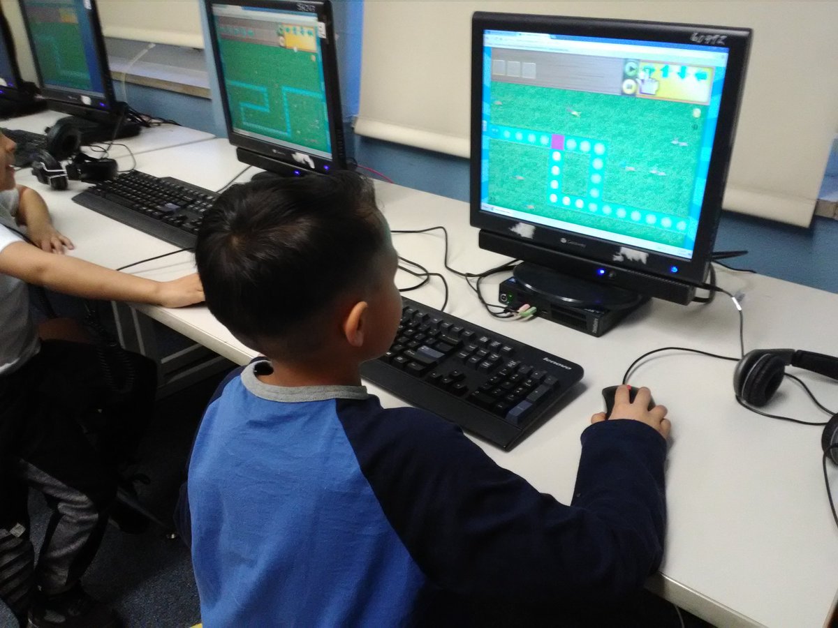 BlvdTech's tweet image. Even kindergarten got in on the coding action in celebration of Computer Science Education week @WestBlvdElem