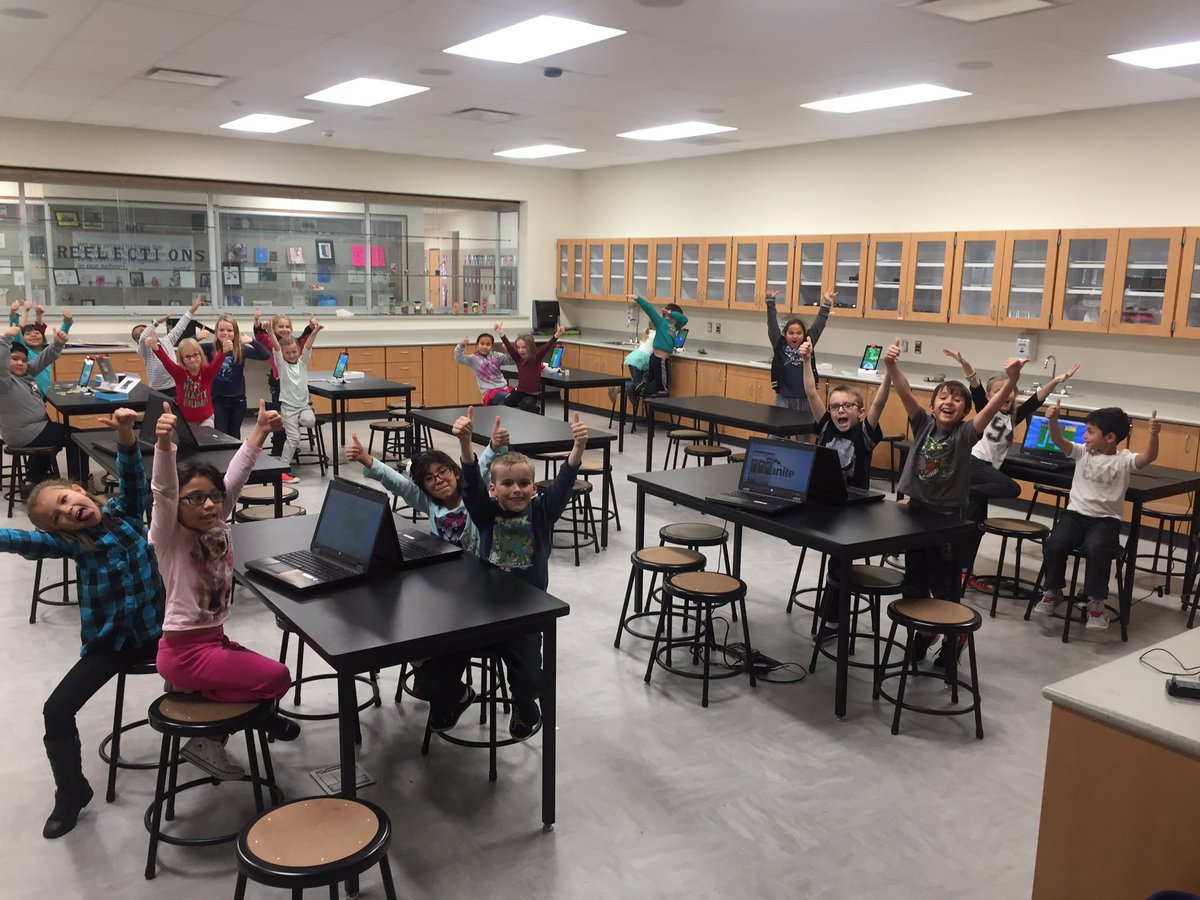 bmgollinger's tweet photo. Two thumbs WAY up from @lbdorval class to end another day of #HourofCode at @armstrongacad #gsdedtech #CodeGSD2016 https://t.co/EpIIorf9Fj
