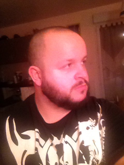 kosny_phoenix's tweet photo. #CatchRAW @PhilippeChereau @Nadir_M moi aussi je ressemble à KO lol bisous les gars depuis la Bretagne https://t.co/3L8gfYu8TF
