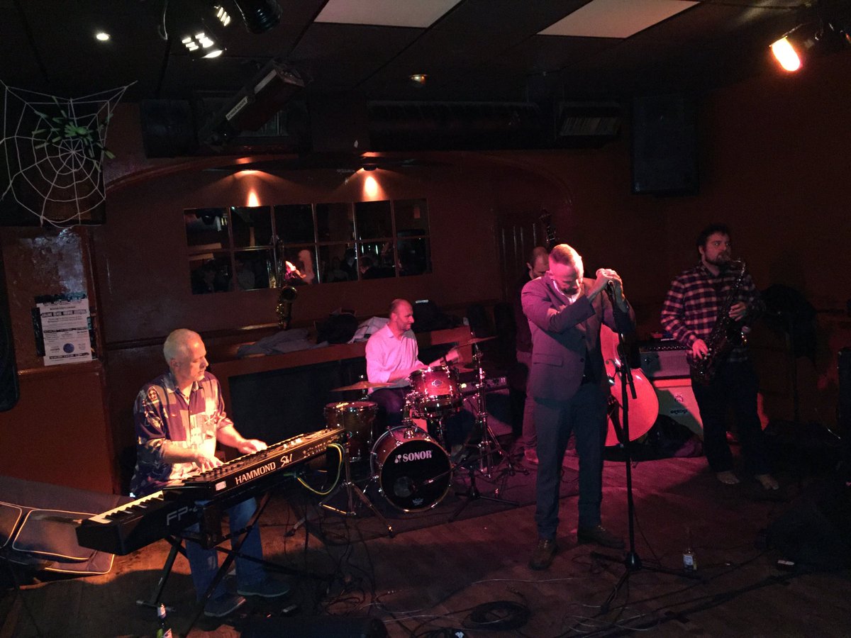 chatnmeetcoffee's tweet image. #Music #Localtalent playing at #RedRoom carrying on what started here in #Ealing with so many others before! #Great #heritage #DeerChaser🎼🎤🎧