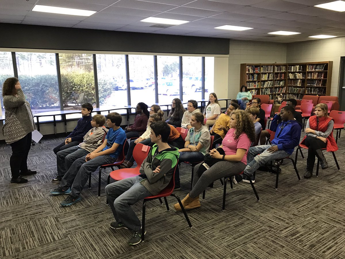 missliz31's tweet photo. #BringingBackTheBee 
@BryanCountyMS and our class spelling bee CHAMPIONS! 🐝🏆📚@mdtinney https://t.co/z7UKg2o1D2