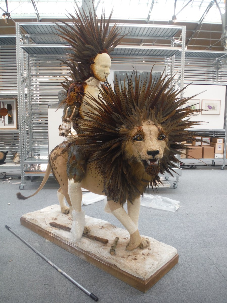LaforeAlexandre's tweet photo. Premier regard sur l'édition initiale du salon @galeristesparis qui ouvre ce week-end au @CarreauDuTemple : on lui souhaite une longue vie 😎 https://t.co/ozEDqPROe0