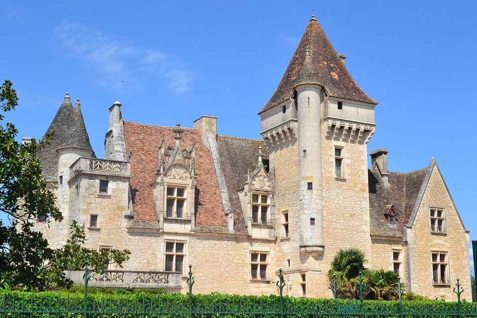 Castellissim est sur Facebook, ici buff.ly/2hdwvaS et ici buff.ly/2hdBW9X (#propriétaire #château) #patrimoine