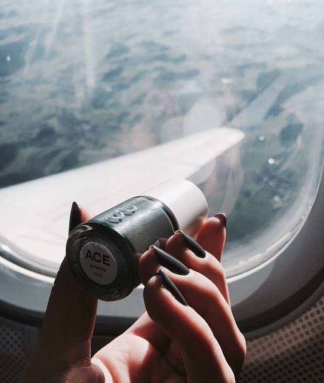 * Cool girl @akvile_jurksa is always #travelling with some #usluairlines #beautyproducts -… ift.tt/2h7L7tm