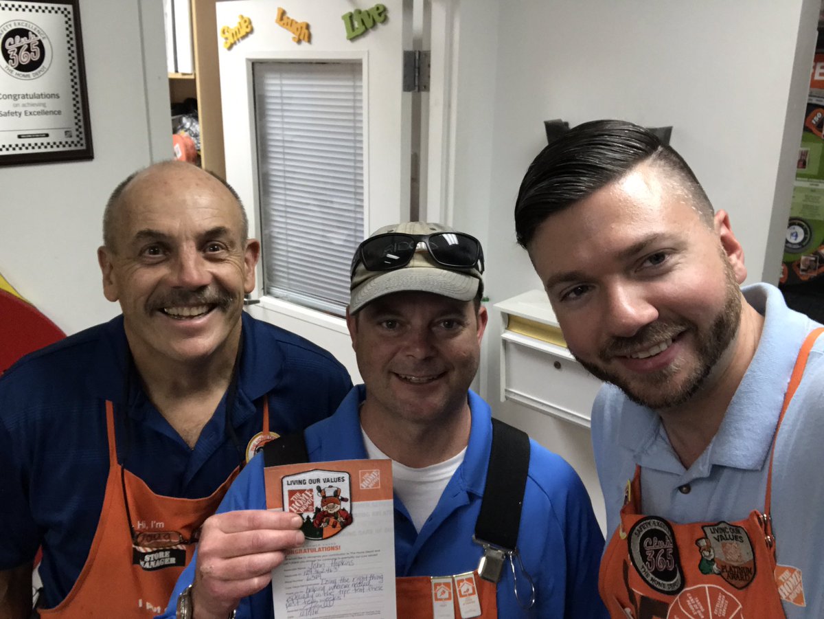 OrlandoDepot's tweet photo. Thank you new DS John for helping wherever needed! #wholestoreattitude @VCSTHD @HDGerri @Matt_Baclar @SelphNicole @mes1166 https://t.co/fj88ZI6vy1