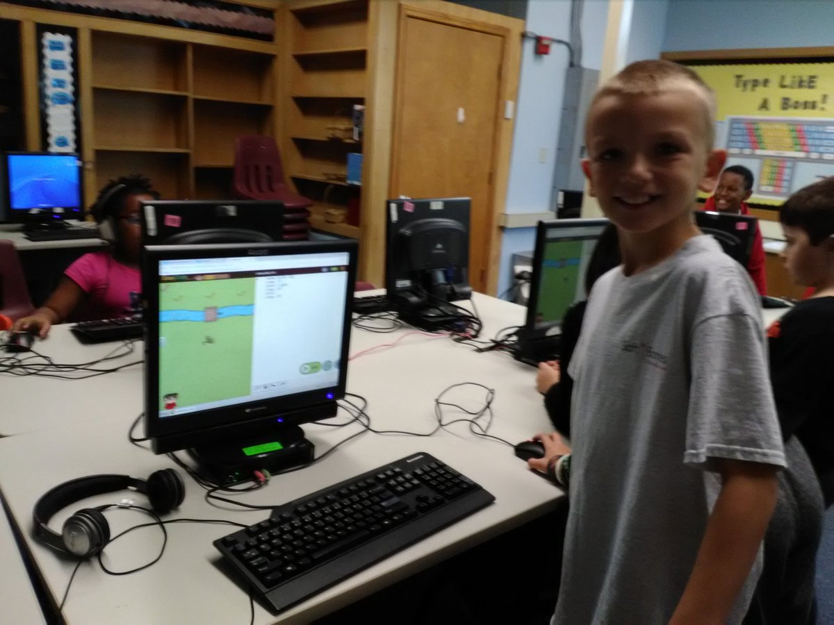BlvdTech's tweet image. Computer Science Education week coding fun with 3rd and 4th graders @WestBlvdElem @DeRousse_WBE216 @TaterToddsofWBE #easycode