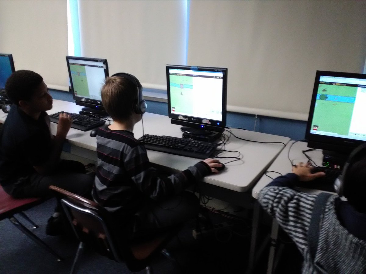 BlvdTech's tweet image. Computer Science Education week coding fun with 3rd and 4th graders @WestBlvdElem @DeRousse_WBE216 @TaterToddsofWBE #easycode