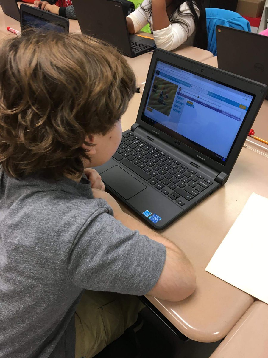 RCSWolvesPLN's tweet image. Part 2 Ms. Forsyth&apos;s Ss at #ElmStreetElementary are engaged in coding #HourofCode #RCSHourofCode #RCSWolvesPLN #TeachRCS  #CSEdWeek
