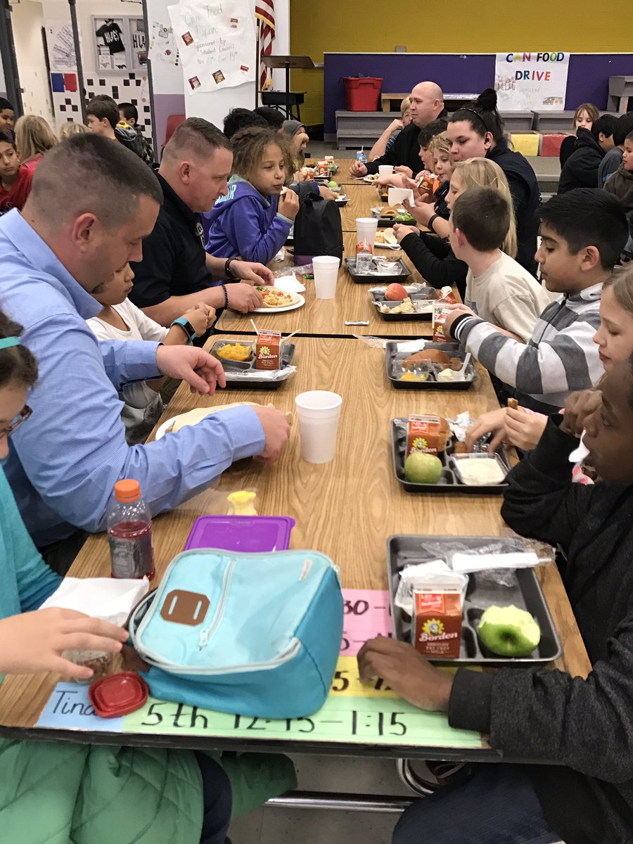 HighlandLakesEl's tweet photo. Our students are enjoying a special lunch with our awesome GS Police officers! #HLELivetheVision https://t.co/pde4vcB09u