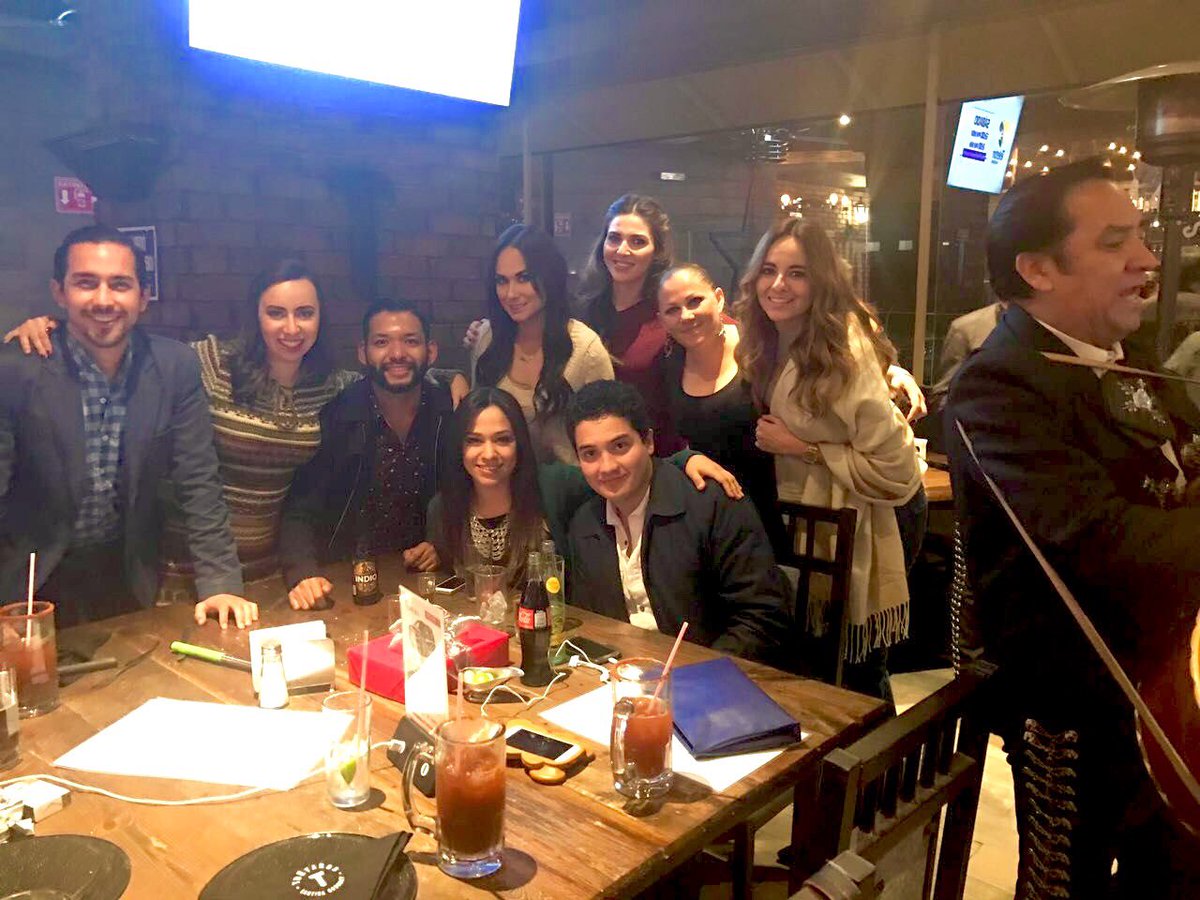 fher_villarreal's tweet photo. Cumple de @KarinaRomeroVal , te queremos friend , más festejos cómo este 🎉 @mima_cantu @Anaisisbarrios #lastnight #elmariachi #gamamil 😎✌🏼️ https://t.co/uqHHqJSNfi