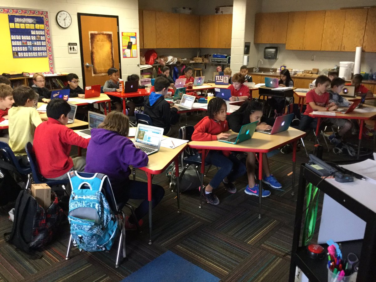 HuberScholars's tweet photo. So intense as we code this afternoon! #gacelem #hourofcode @GACOArtusa @GACCBishop @CommunityCherry @GAC_SKincade https://t.co/GcMYMLTY3k