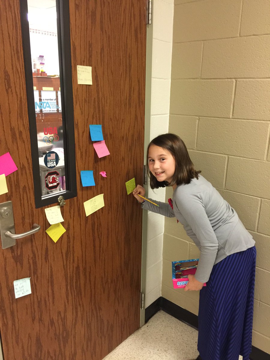 BrownRCES's tweet image. Writing kindness notes for students and teachers!! #rceholiday #oneRCE