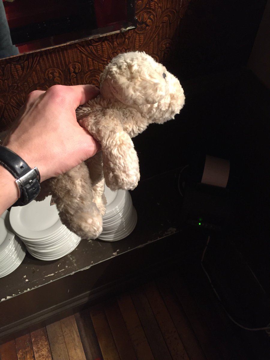 Every1_CanRun's tweet photo. Can you please find a home for this little lost soul... found in edmundo lounge in thurs lunch. https://t.co/P51aMyN3JL