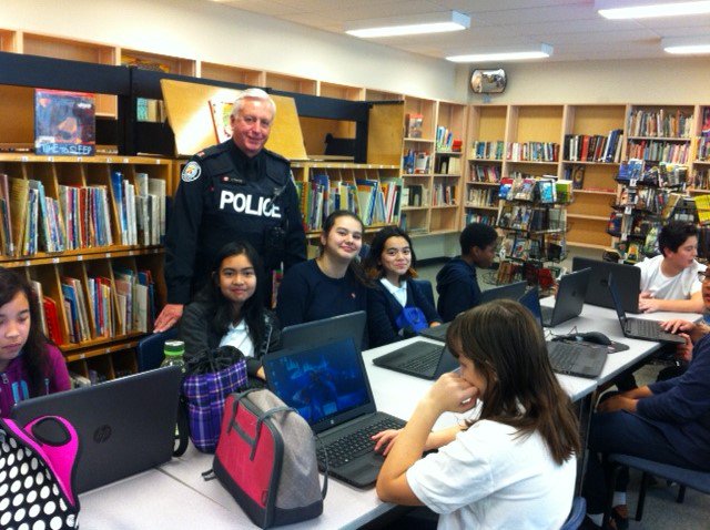 OfficerJohnD54's tweet photo. HolyCrossCS-Kids, Cops&amp;Computers Program today.2nd session complete&amp;laptops getting a work out! @KidCopComputer @CsHoly @TPS54Div https://t.co/kcTHUhpdZP