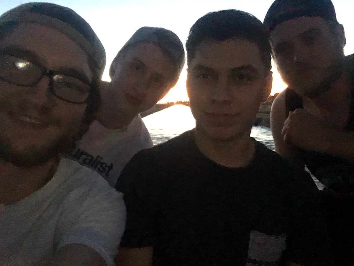 Justisband's tweet photo. The boys are back in town 🤘🏻 https://t.co/OW92jrcifT