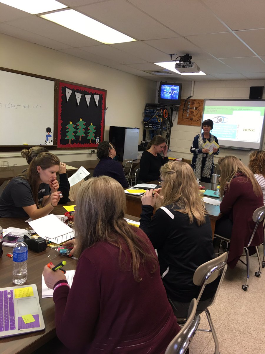 BruceCarrollEDU's tweet photo. 7th Grade Ts modeling close reading strategies while learning about visible thinking & thinking routines. #dcsdigdeeper #GoldMedalYear https://t.co/M6bb55dJkE