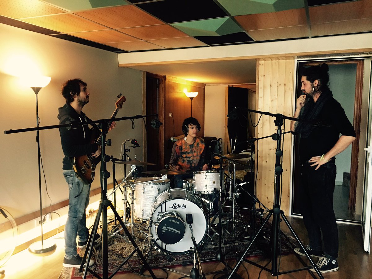 AntonioDHaro's tweet photo. Creando en el estudio 🎸🤓🎼 "Madam" https://t.co/e69DuRdBUA