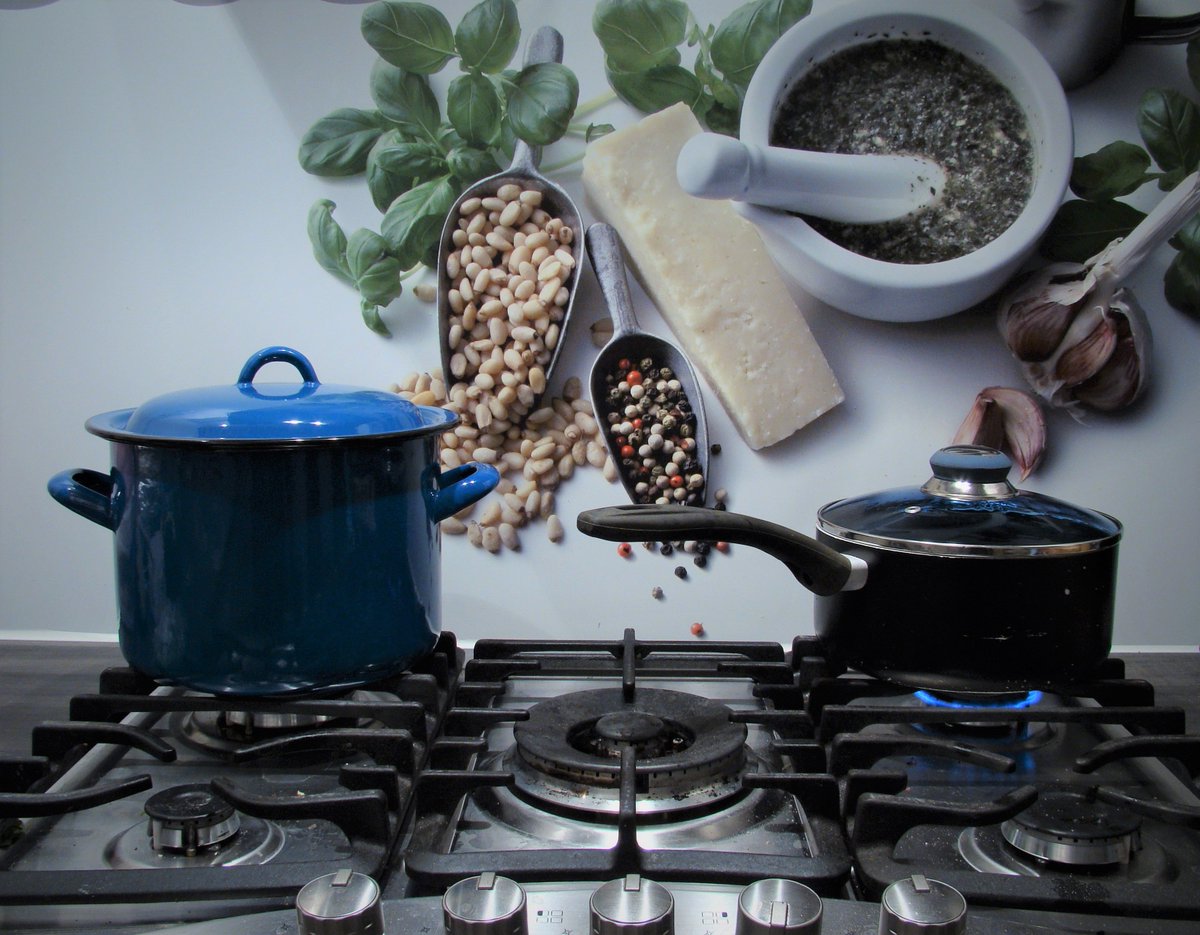 Ik heb m al twee jaar, maar ben nog steeds zo blij met de achterwand van mijn keuken! @Pimpyourkitchen