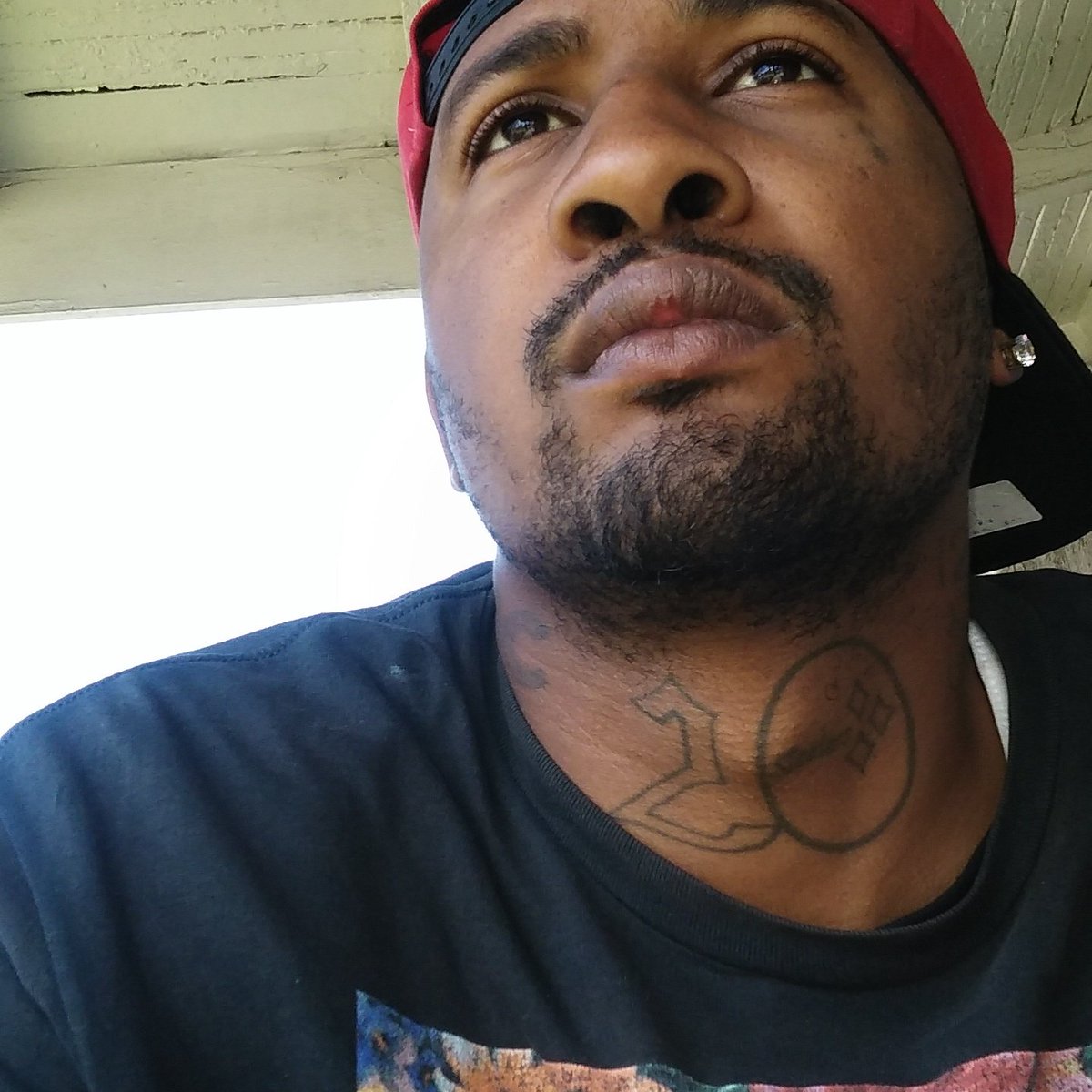 JLoc73674276's tweet photo. SOON IMA BE ON TOP OF THE WORLD LOOCIN DOWN, INSTEAD OF ME LOOCIN UP.. https://t.co/Z9Ifr95j7s