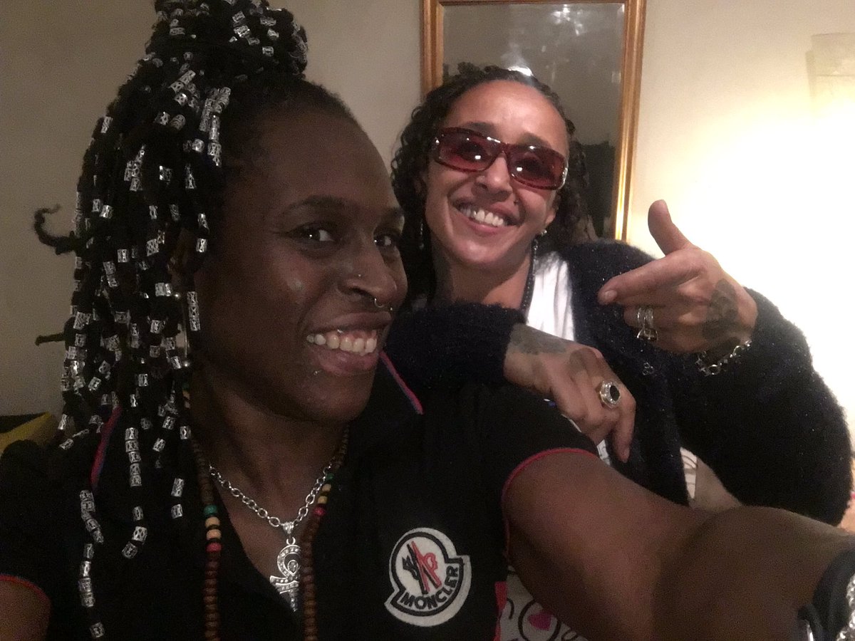 msdigitald's tweet image. Tonight tonight Earth Strong blessings and bare parting for All Ashers! Saggis! Ah fe we time! Happy Earth Strong Us and Many! Jah bless! ❤️