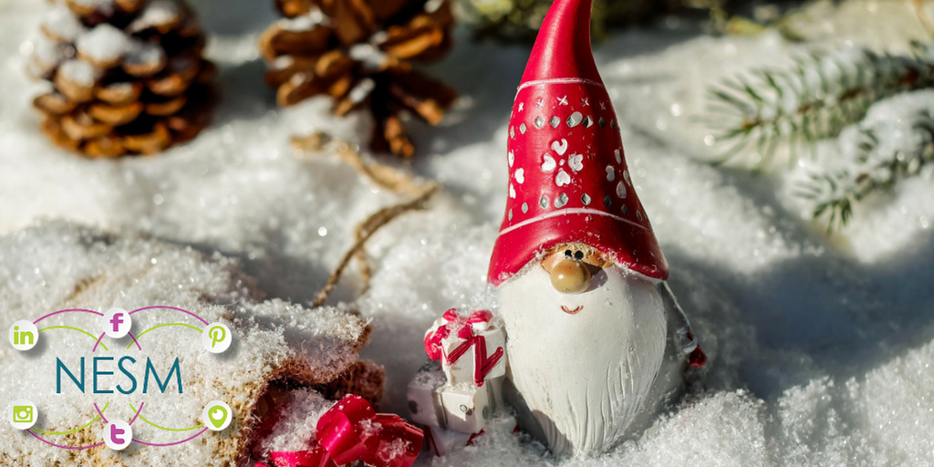 dixondigitalltd's tweet photo. Why does Santa have three gardens?............. So he can 'ho ho ho'! https://t.co/yFzk23TgbA