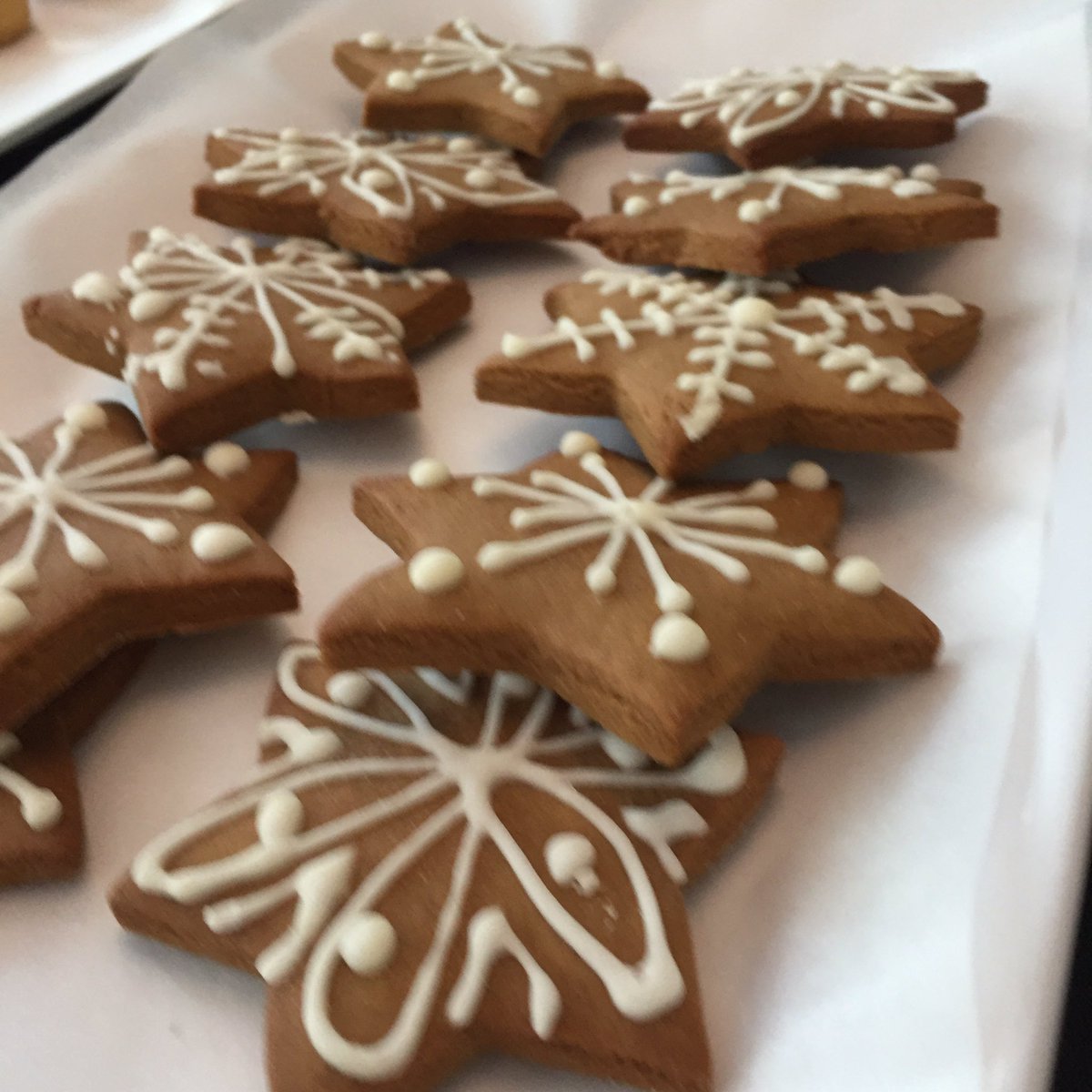 vaughndavis's tweet photo. At the #BNZAndroidpayback prezzie drop. So festive! https://t.co/fekzXuMlL8