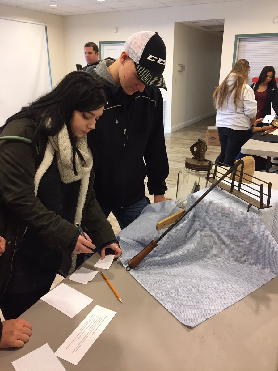 WHSGardner's tweet photo. Curating Revolutionary War museum displays at Liberty Hall Museum. #wearebarrons #keanuniversity https://t.co/qEfzx0yxaJ