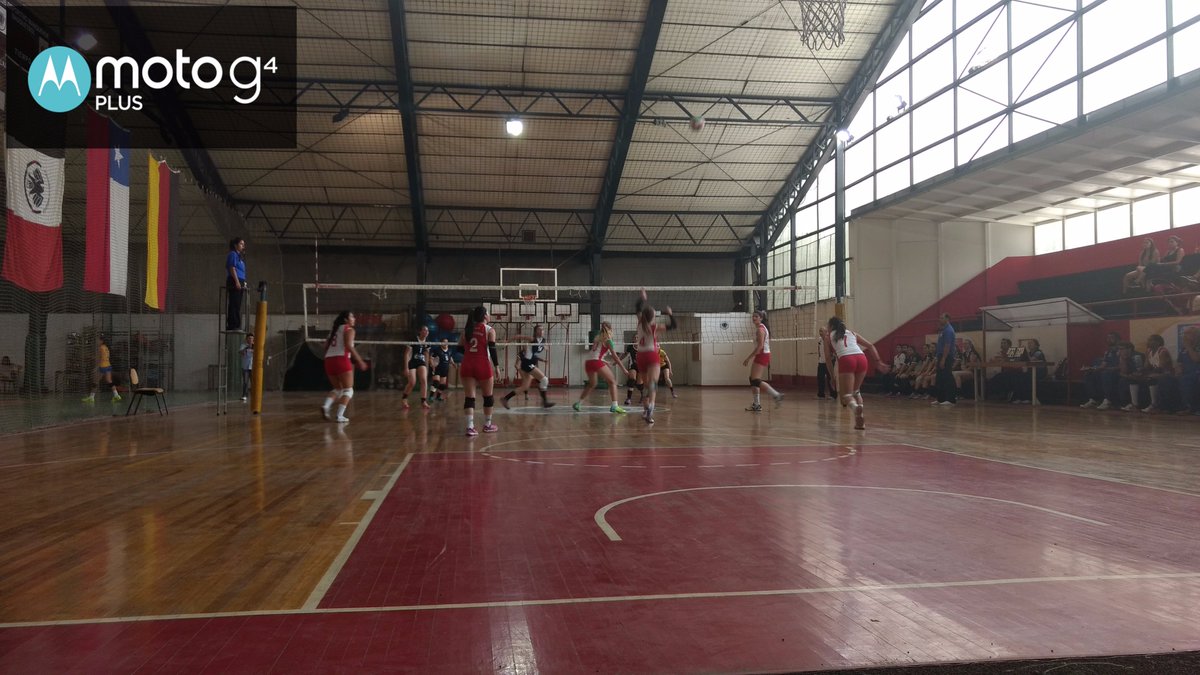 CSDColoColo's tweet photo. 🏐 En desarrollo el segundo set en el Club Manquehue !!!. Colo-Colo Vóleibol se juega su opción ante Cedef y estamos 7-12. #VamosLasAlbas https://t.co/gWZTsHBMI1