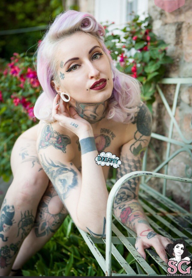 gladycesuicide's tweet photo. My new set is online follow The link!!!  https:https://t.co/WuG02dG2ha @SuicideGirls @hopefulsgs @frenchSG https://t.co/xVPvBgtcXP