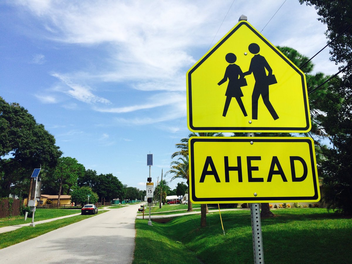 IMascarenas's tweet photo. #GunatSchool @ManateeSheriff arrest 13yo at Harlee Middle in #Bradenton. Teen says found gun on side of road #wtsp https://t.co/tGwLkYzyax