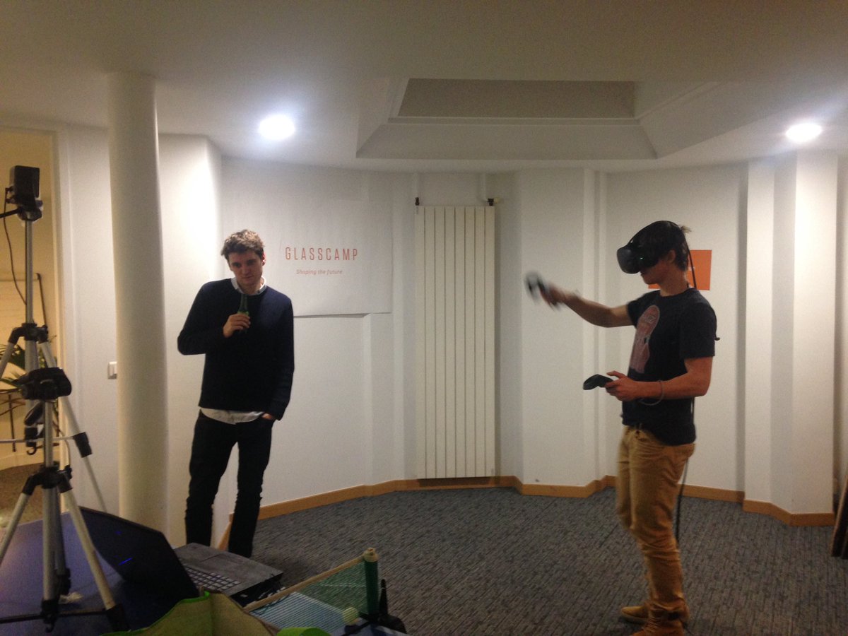 glasscamp's tweet photo. Tests du #HTClive et brainstorming en cours... 
#glasscamp #BD https://t.co/ZrBn9L7ozF